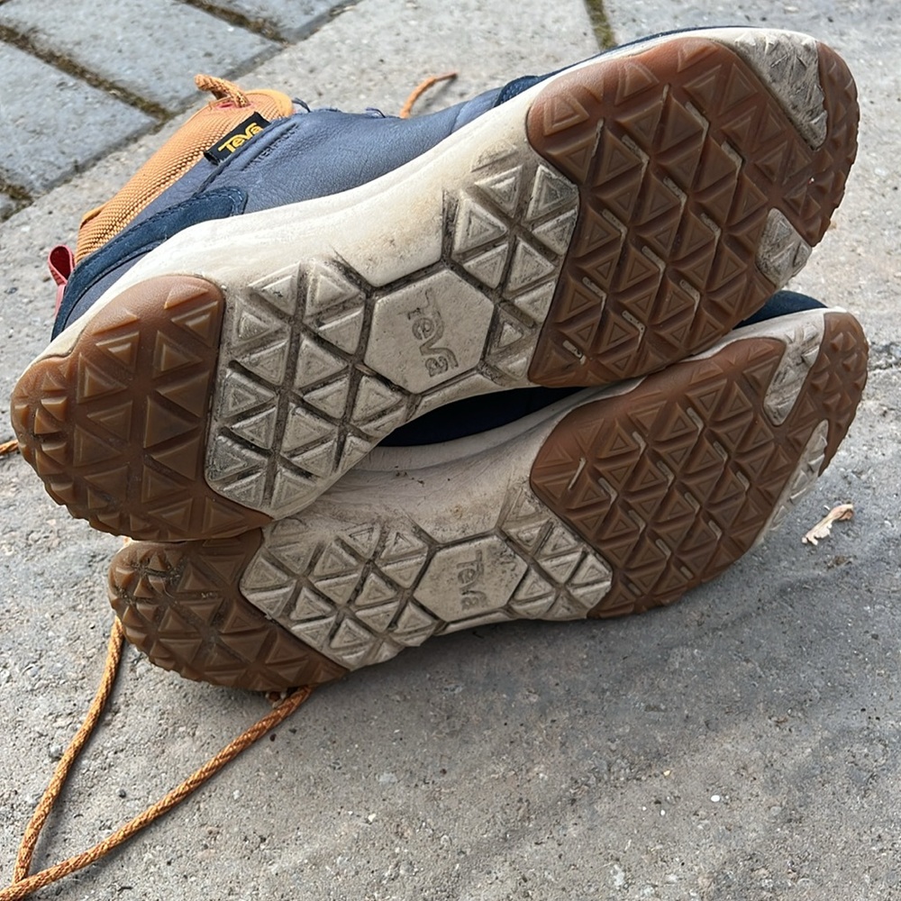 TEVA Arrowood Venture Mid Sneaker Boots - cross listed in both MEN + WOMEN - Picture 7 of 7